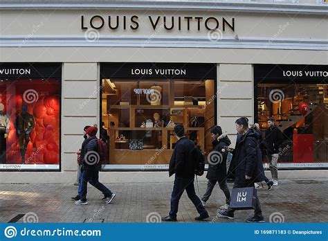 customer perspective to Louis Vuitton